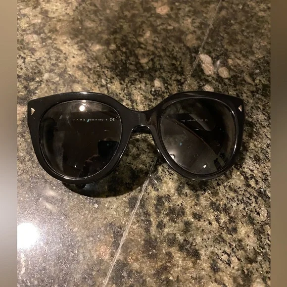 Prada SPR170 Cat Eye Sunglasses Made in Italy Prada Sunglasses. SPR 170 54022 ABW-651 140 3N | eBay main image 3